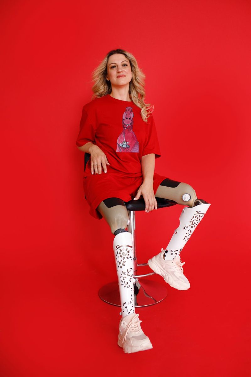 T-shirt rouge avec un dessin d'enfant Café par Zoï